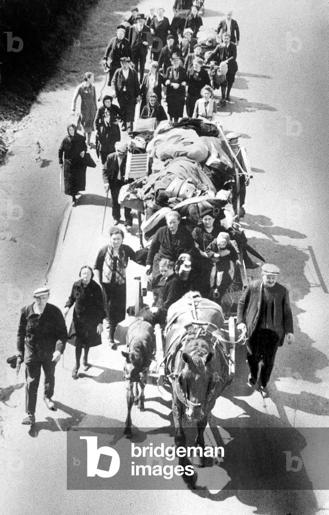 refugees fleeing from bombing in north of France in 1940