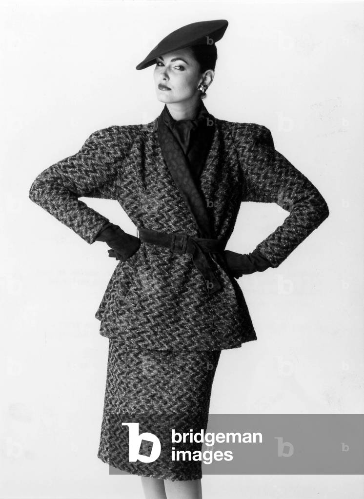 fashion by Nina Ricci for autumn-winter 1979-1980 : woman suit