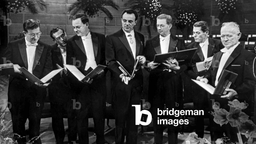 Giving of Nobel prizes in December 1965 in Stockholm : l-r : Robert Burns Woodward (chemistry), Julian Schwinger (physics), Richard Feynman (physics), Francois Jacob (medecine), Andre Lwoff (medecine), Jacques Monod (medecine), Mickael Cholokov (literature)