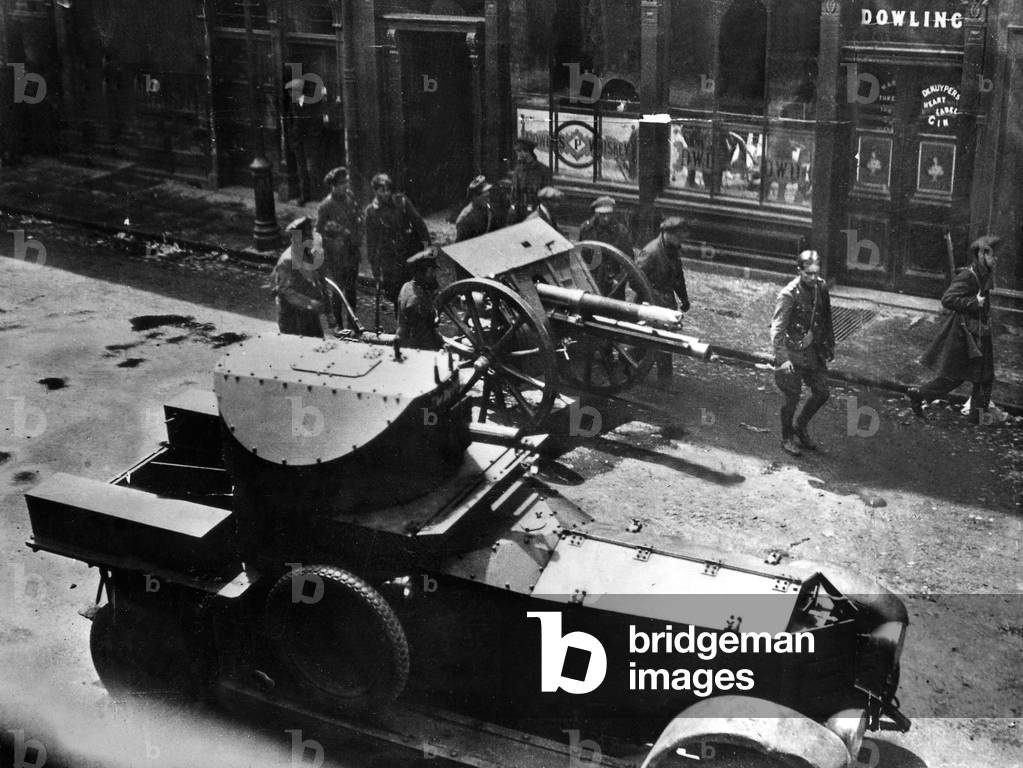 Revolt in Dublin, Irish Independence, c.1920 (b/w photo)