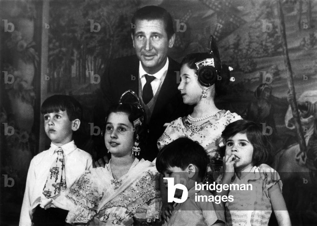 Maria del Carmen Martinez Bordiu y Franco, granddaughter of General Francisco Franco (front 2nd from l), here with her father Cristobal Martinez Bordiu, brothers and sisters on January 13, 1960 : Maria de la O (back), Francisco Franco y Martinez-Bordiu, Jose Cristobal Martinez-Bordiu y Franco et Maria del Mar (Merry) Martinez-Bordiu y Franco