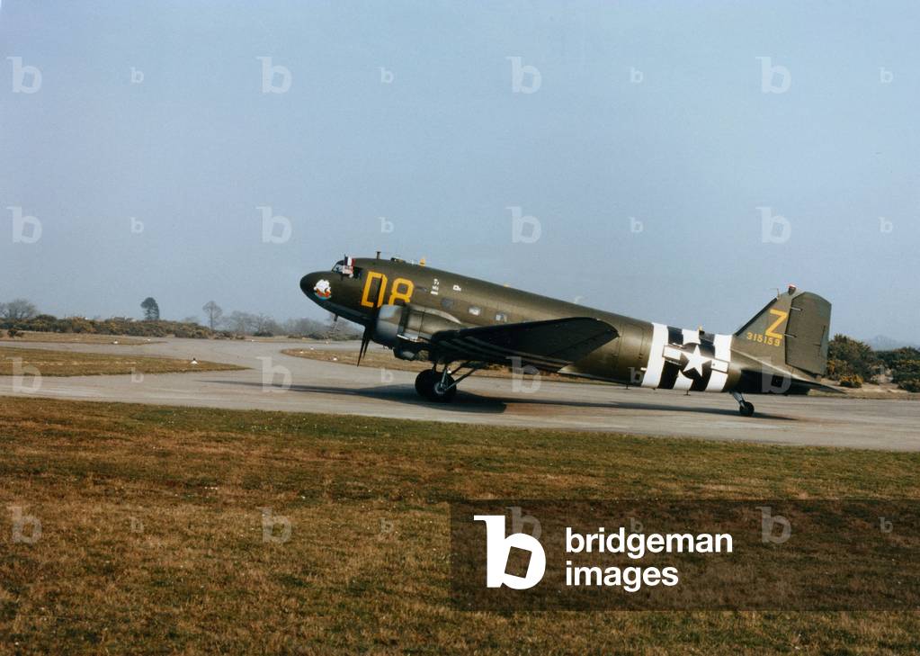 American plane D8 built in 1943 , last flights in March 1944, and pilot ed by Charles Hutchinson Young (commanding the 439th Troop Carrier Group)