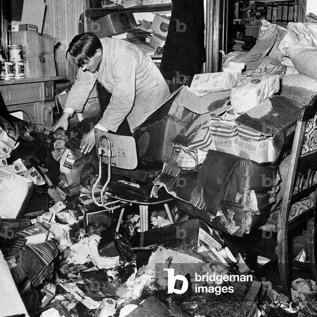Flood in Netherlands February 1953 : view of a shop store after the flood