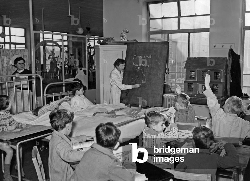 School at hospital : a teacher giving lesson to children at Saint Ann hospital, Tottenham, London, January 1955