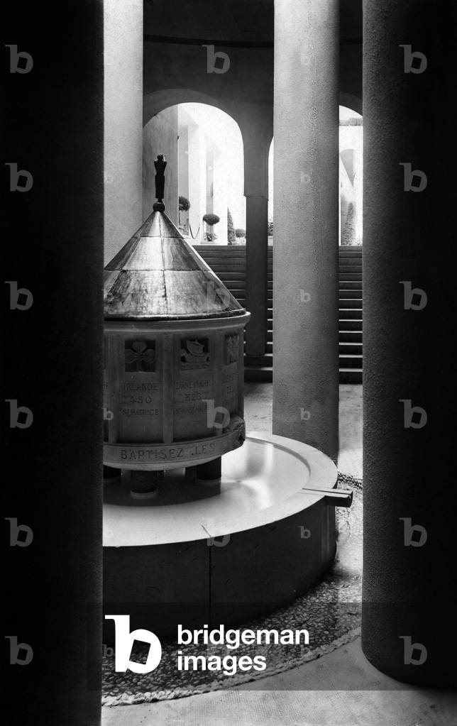 World Fair, Paris, 1937 : the papal pavilion : the baptistry (architect Paul Flandrin)