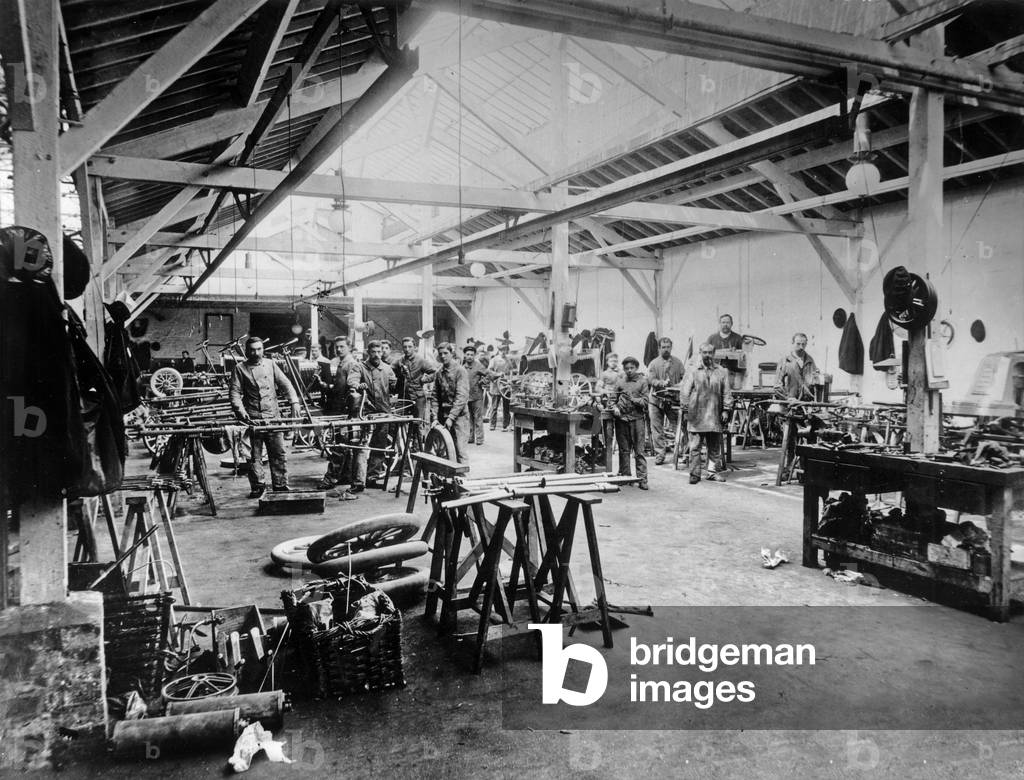 Body assembly workshop in Renault factories in 1907 (photo)