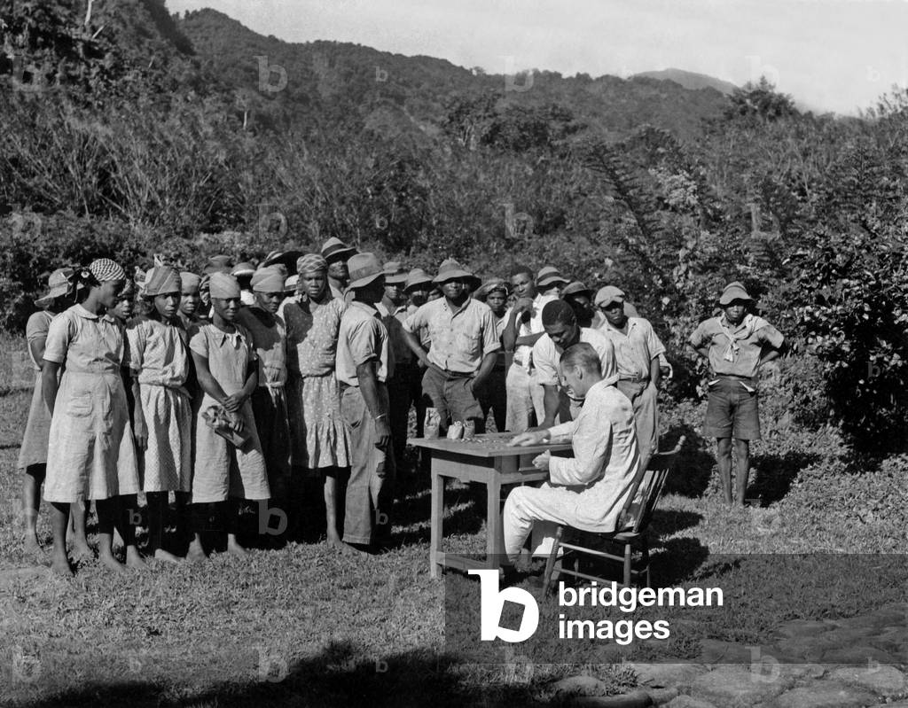 Dominican Republic 50's : pay day for people who work in fields
