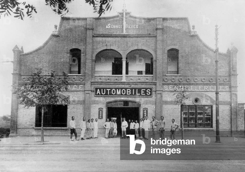 Auto Palace of the Sennet Brothers, Renault outlet in Shangai c. 1900-1910 (photo)