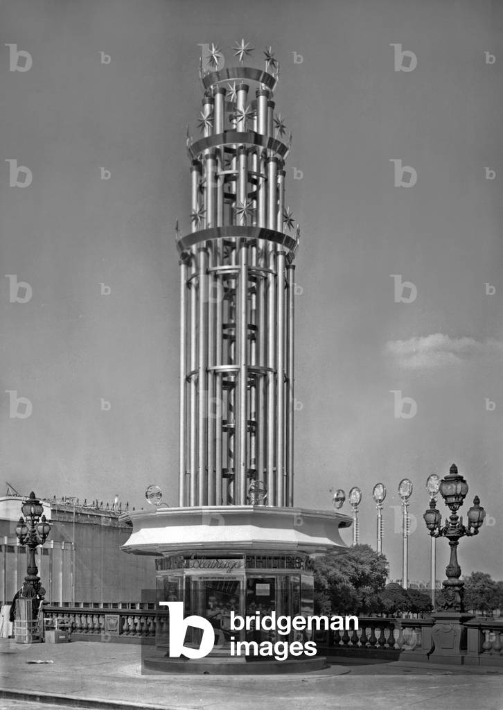 World Fair, Paris, 1937 : the way of light and radio on the Pont Alexandre III (bridge) by Philips and architect Henri Favier