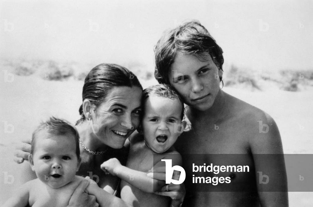 Michele Barzach with her children (Maroussia, Tatianna and Mathieu) on holidays in Spain, 1981