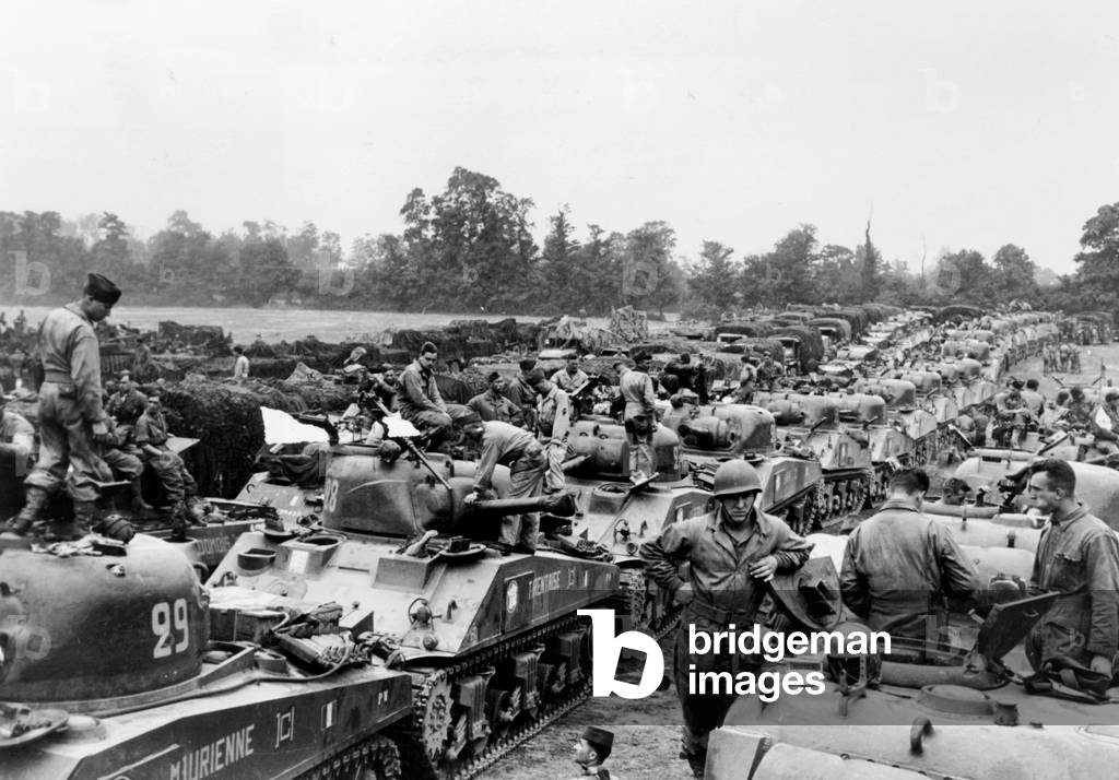 The French 2nd Armored Division landing in Normandy : Armored Divisions of the French Army equiped with American tanks Sherman (here a M4A2) coming out from LST (Landing Ship Tank) on August 1st, 1944 landing on Utah Beach, photo NARA