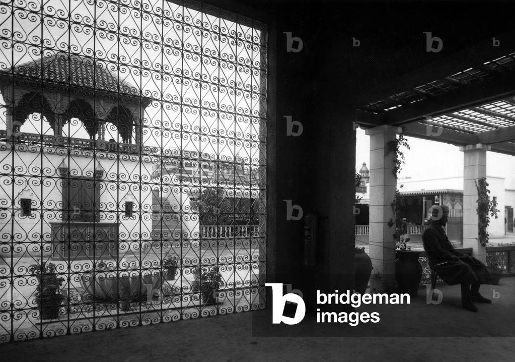 World Fair, Paris, 1937 : the pavilion of Morocco