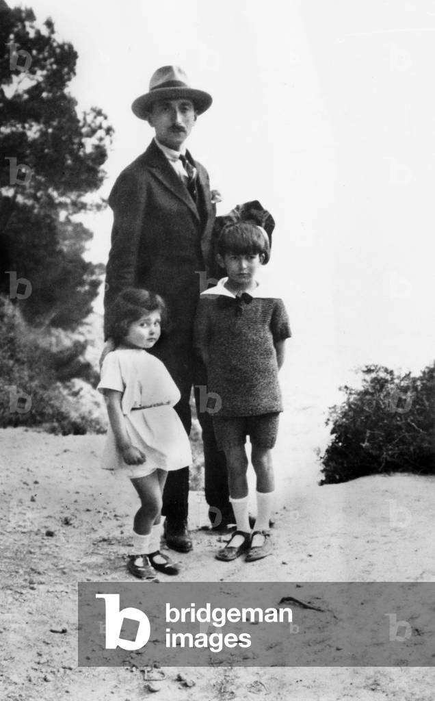 French writer Francois Mauriac (1885-1970) with his children Claude and Luce, 1922
