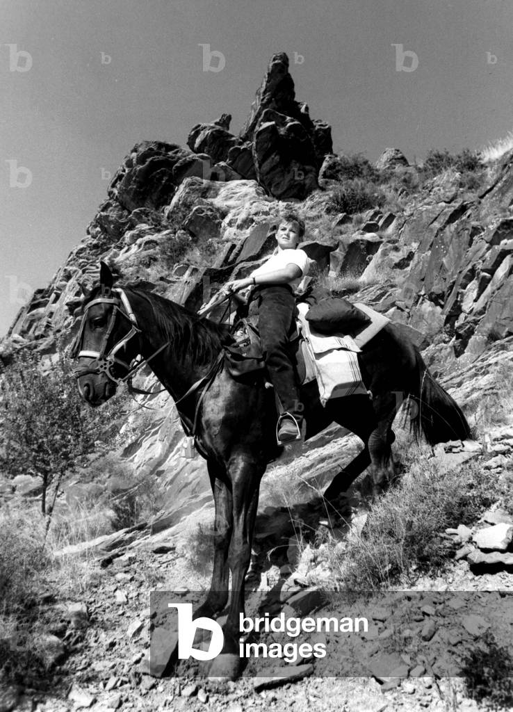 Belinda Braithwaite 21 years old daughter of a wealthy British owner of Cambridgeshire embarks on a daring horseback ride that will take her from Gibraltar to Paris on a journey of nearly 2500 kms Here in the mountains of the Pyrenees on September 3, 1985