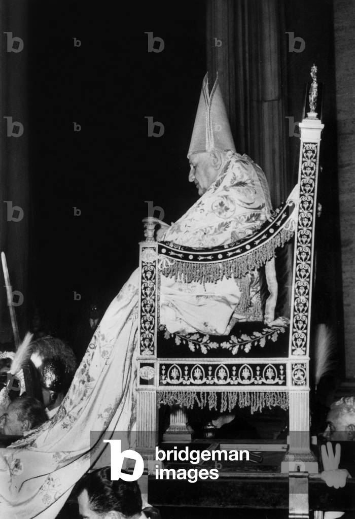 Enthronement of pope John XXIII (Ange Joseph Roncalli), pope from 1958 to 1963 on November 4, 1958 in Rome