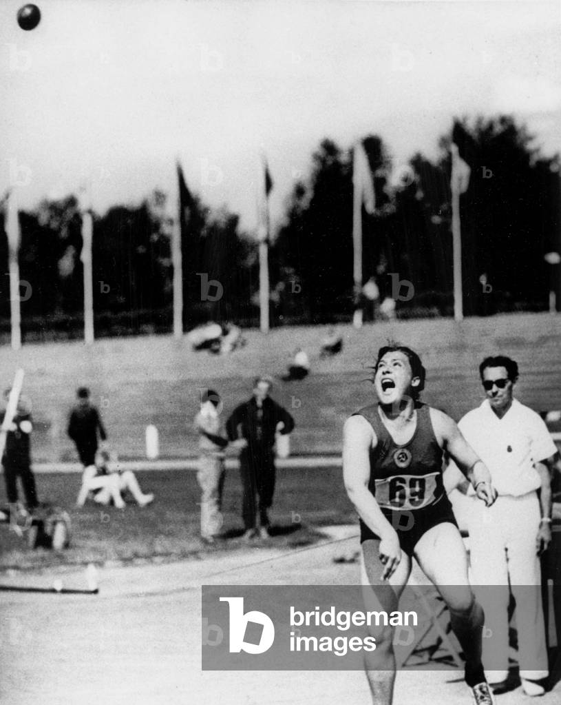 Soviet athlete Tamara Press putting the shot in Leipzig June 1962