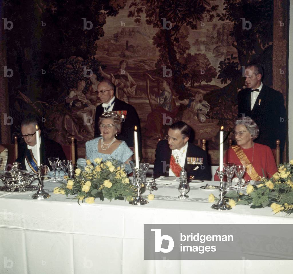 German President Gustav Heinemann (with his wife Hilda Orgemann) visiting Holland here at a dinner with Queen Judiana and Dutch Prime Minister Petms de Jong de Delf on November 25, 1969 -