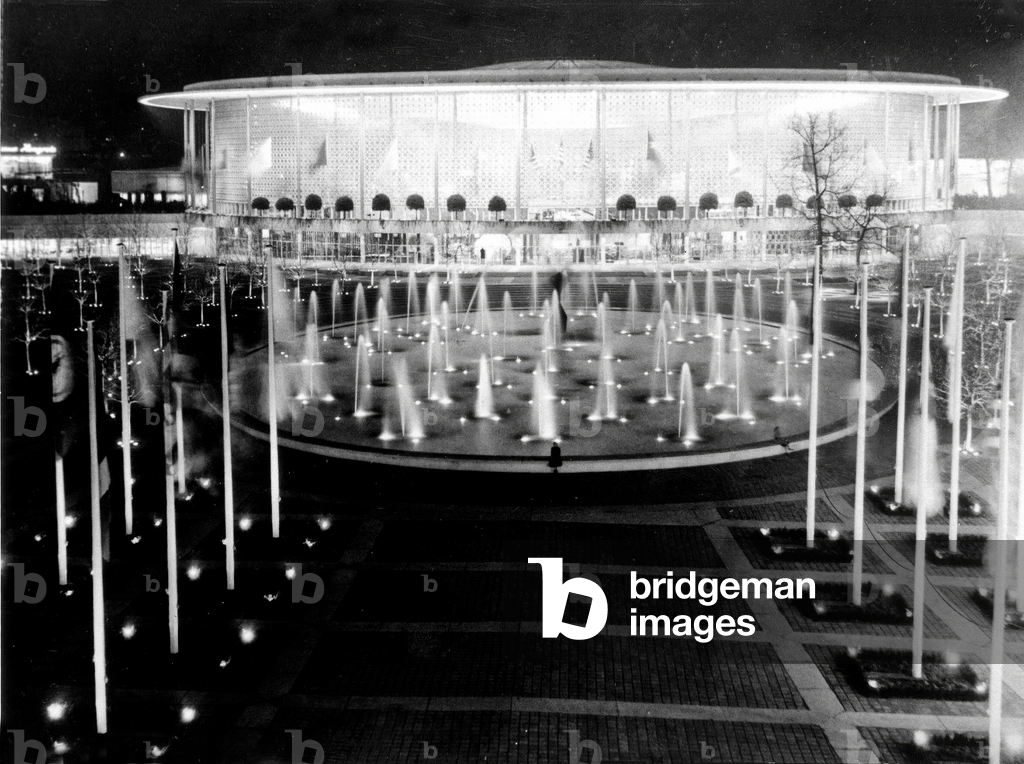 World fair in Brussels : USA Pavillion at night 21 avril 1958