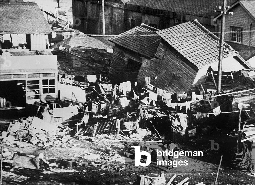 Tsunami in Japan (following the earthquakes in Chile) : view of the devastation at Ouaqzwa Machi, June 7th, 1960