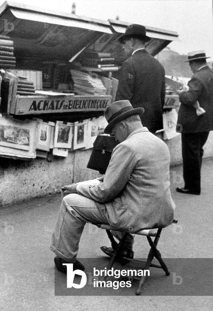 secondhand bookseller in Paris, c. 1948, photo by Andres