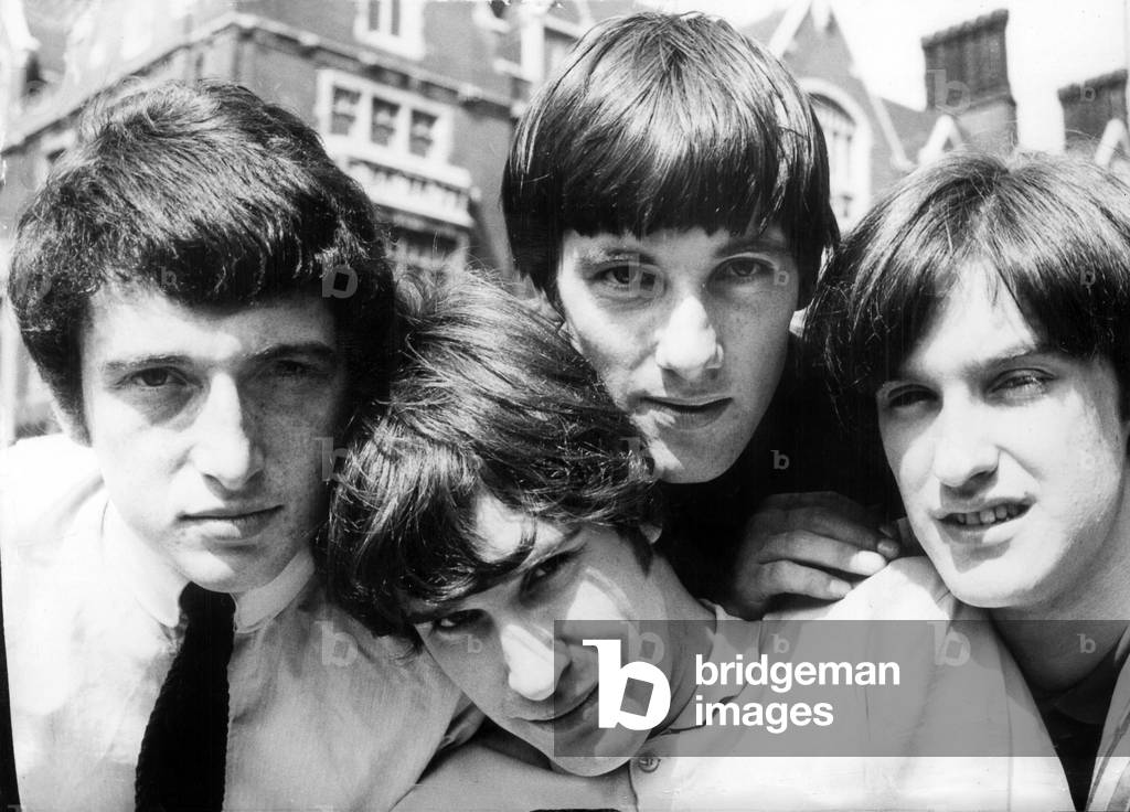 rock and roll group The Kinks : Ray Davies, Dave Davies, Mike Avery, Pete Quaife c; 1965