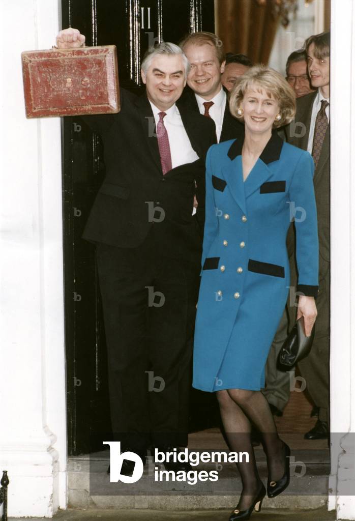 Norman Lamont English Minister of Finance (Chancellor of the Exchequer) at the beginning of the 1990s presents the traditional case containing the documents of the new state budget. March 13, 1992