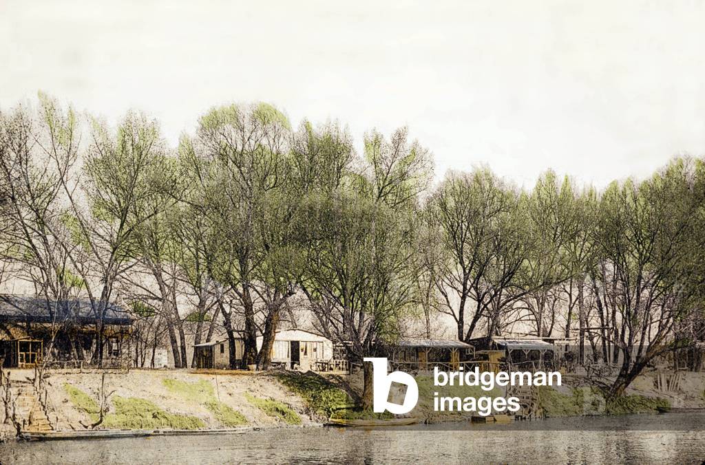 Ile de la Jatte, island ont he Seine river, near Paris, 1908