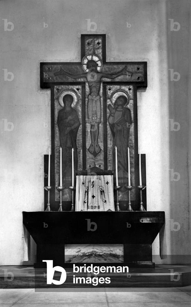 World Fair, Paris, 1937 : the papal pavilion : the altar with participation of Netherlands (architect M. Van Dillen, interior decorator : Jos Ten Horn)