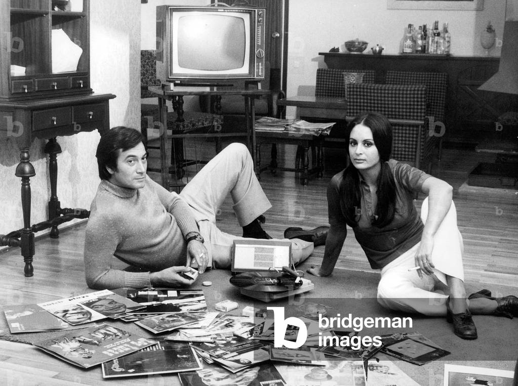 Gerard Barray and Teresa Lorca seated on floor listening discs October 29, 1968 (b/w photo)