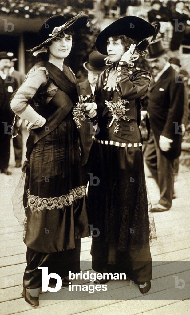 Elegant women at equestrian race in Auteuil, France, 1914