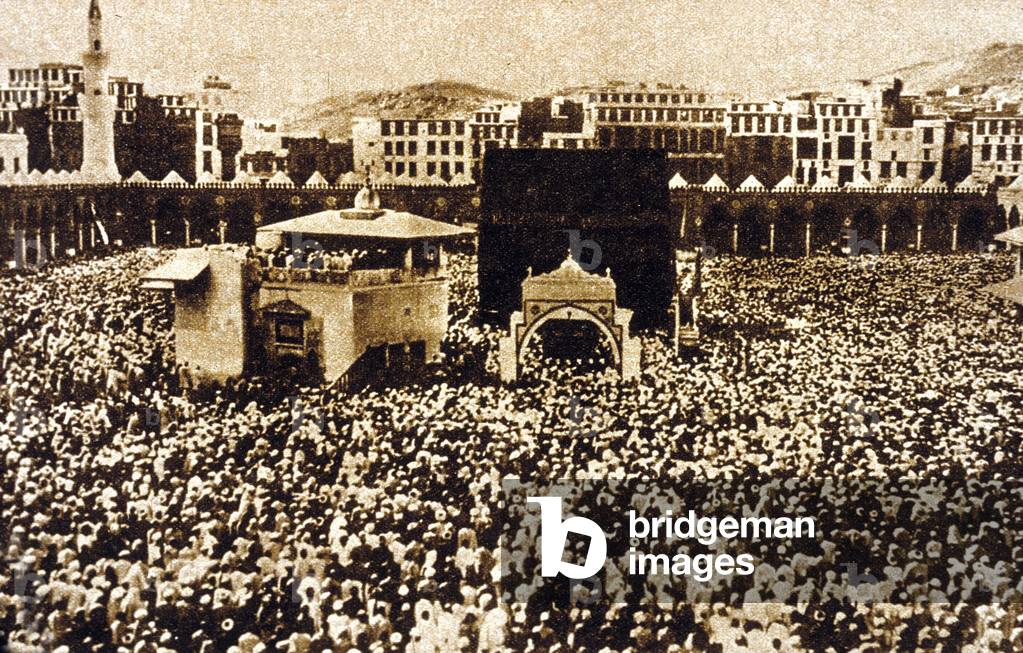 A gathering at El Haram, the great mosque in the holy city of Mecca, Saudi Arabia, 1906