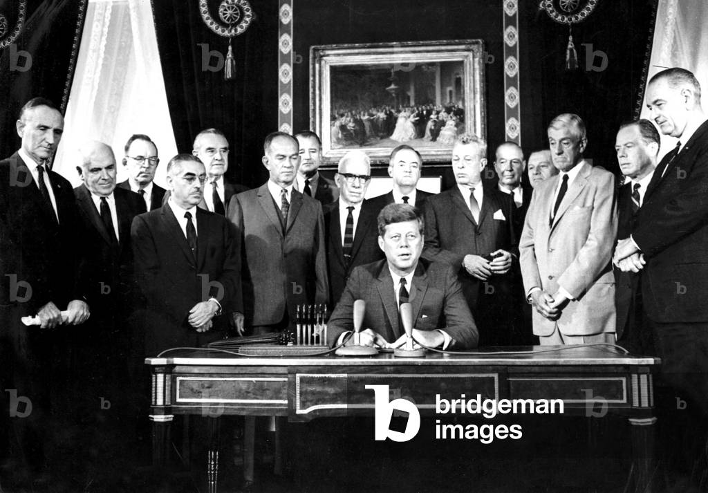 October 7, 1963 at White House, Washington, americain President John F. Kennedy ratifies the The Treaty banning Nuclear Weapon Tests