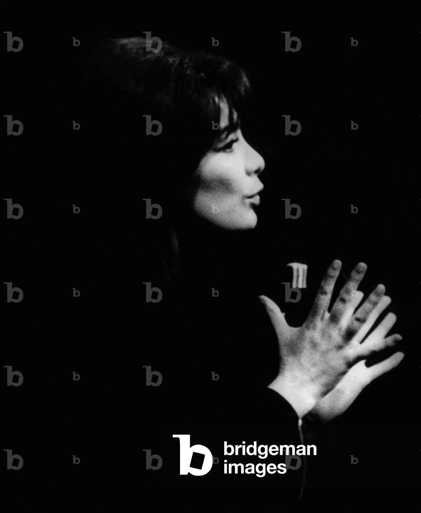 Juliette Greco on stage April 8, 1962