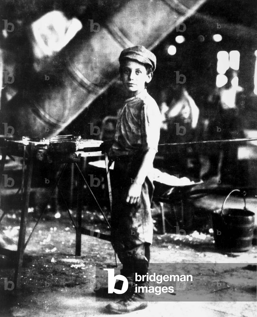 Child labour : 10 years old boy working in a foundry c. 1910 (b/w photo)