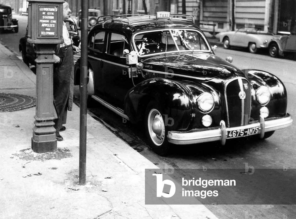 Parisian taxi in 1955 in Paris