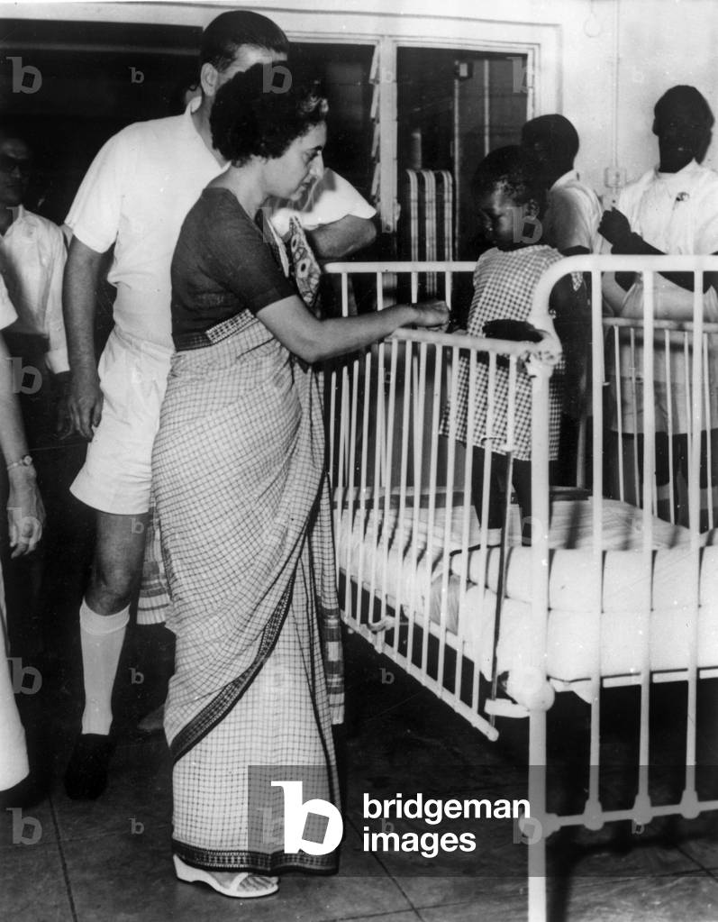Indira Gandhi visiting an hospital, Africa, September 1961
