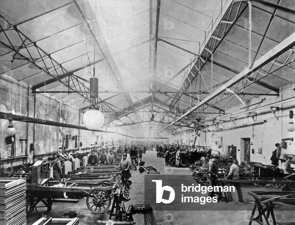 Body assembly workshop in Renault factories in 1907 (photo)