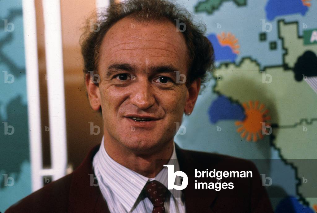 French presenter Alain Gillot Petre during weather forecast in October 1984