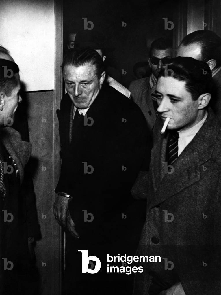 The hit man Abel Danos, known as the Mammoth, member of the Middle East and member of the Carlingue in 1941-1944, leaving the Commissioner's office in Frejus in 1948.