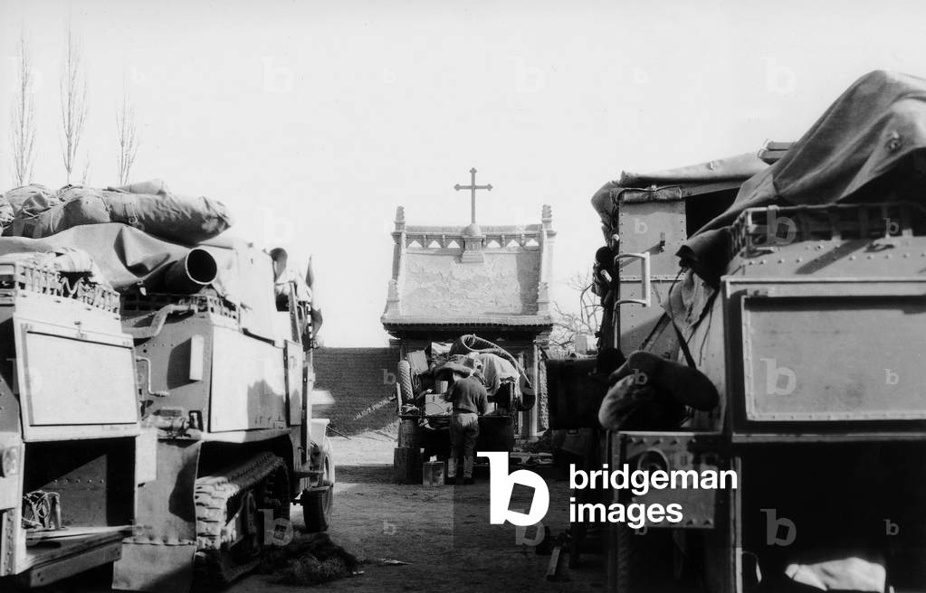 The yellow cruise, car rally between Beirut and Pekin, sponsored by Citroen in 1931-1932 : here near Sou-Tcheou (China)