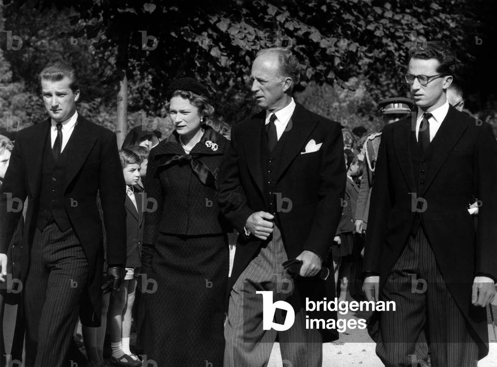 Celebration of 25th anniversary of death of Queen Astrid of Belgium in Laeken on September 26, 1960 : former King  Leopold II of Belgium (her husband) and their 3 children : King  Bausouin 1st of Belgium, Josephine-Charlotte of Luxembourg (future Grand Duchess) and prince Albert of Belgium (future king)