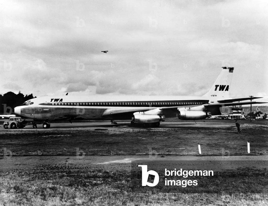TWA Boeing 707 runway in airport in United States in 1959