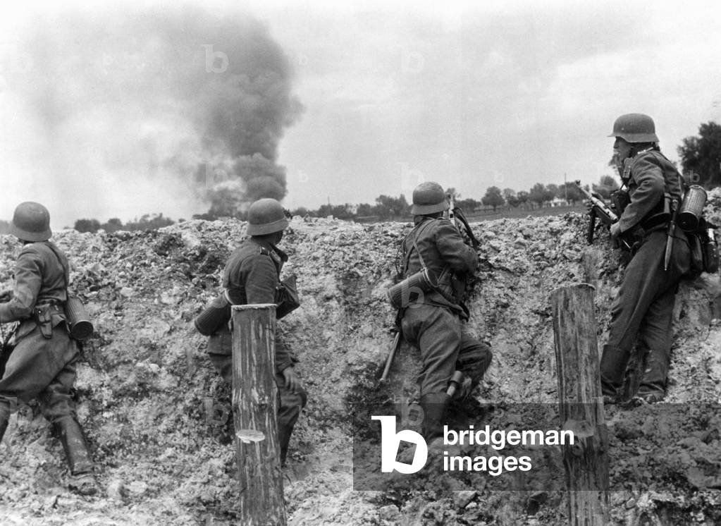 Image of German Infantry on the Eastern Front, 1941 (b/w photo)
