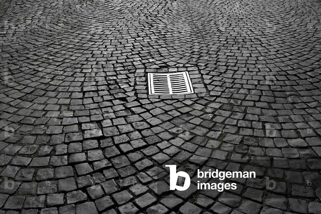 Bild von Fotografie "Straßen-Pflastersteine. Quadratisch geformtes Muster Nahaufnahme." 2020