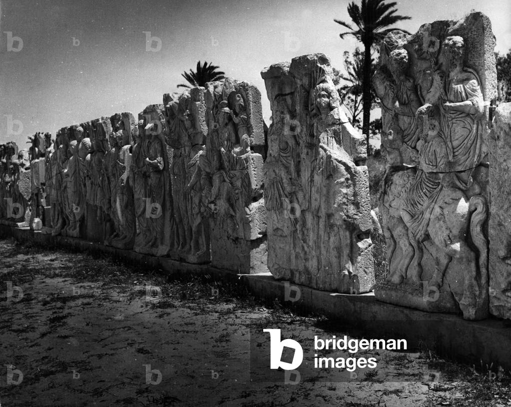 "Die antike Stadt Leptis Magna in Libyen (s/w Foto)", b/w