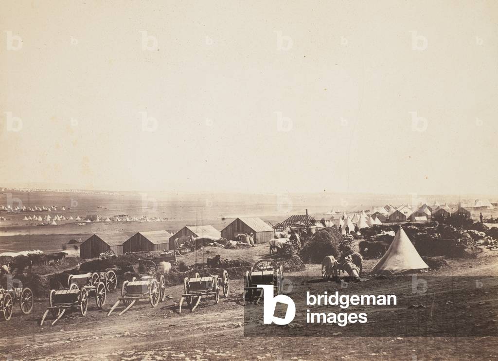 Image de Photographie représentant Looking towards Balaklava artillery waggons in the foreground 1855 par Roge