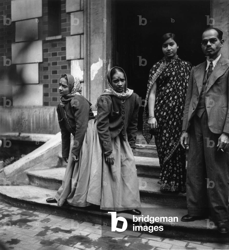 Soeurs siamoises par Walter Limot, b/w