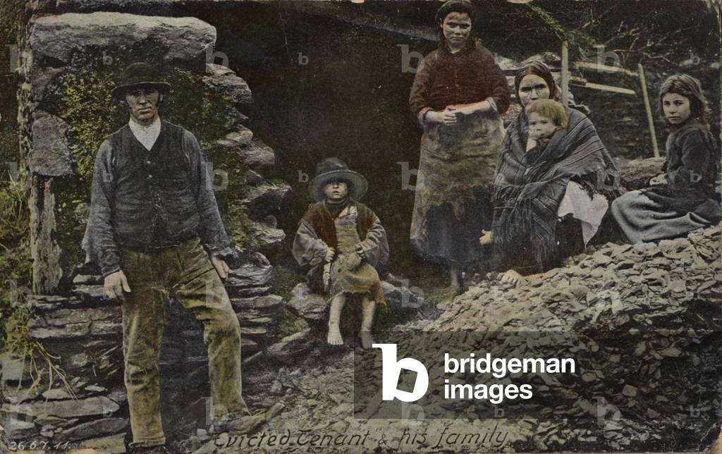 Immagine di Fotografia "Sfrattato inquilino e la sua famiglia" 1801 di English Photographer