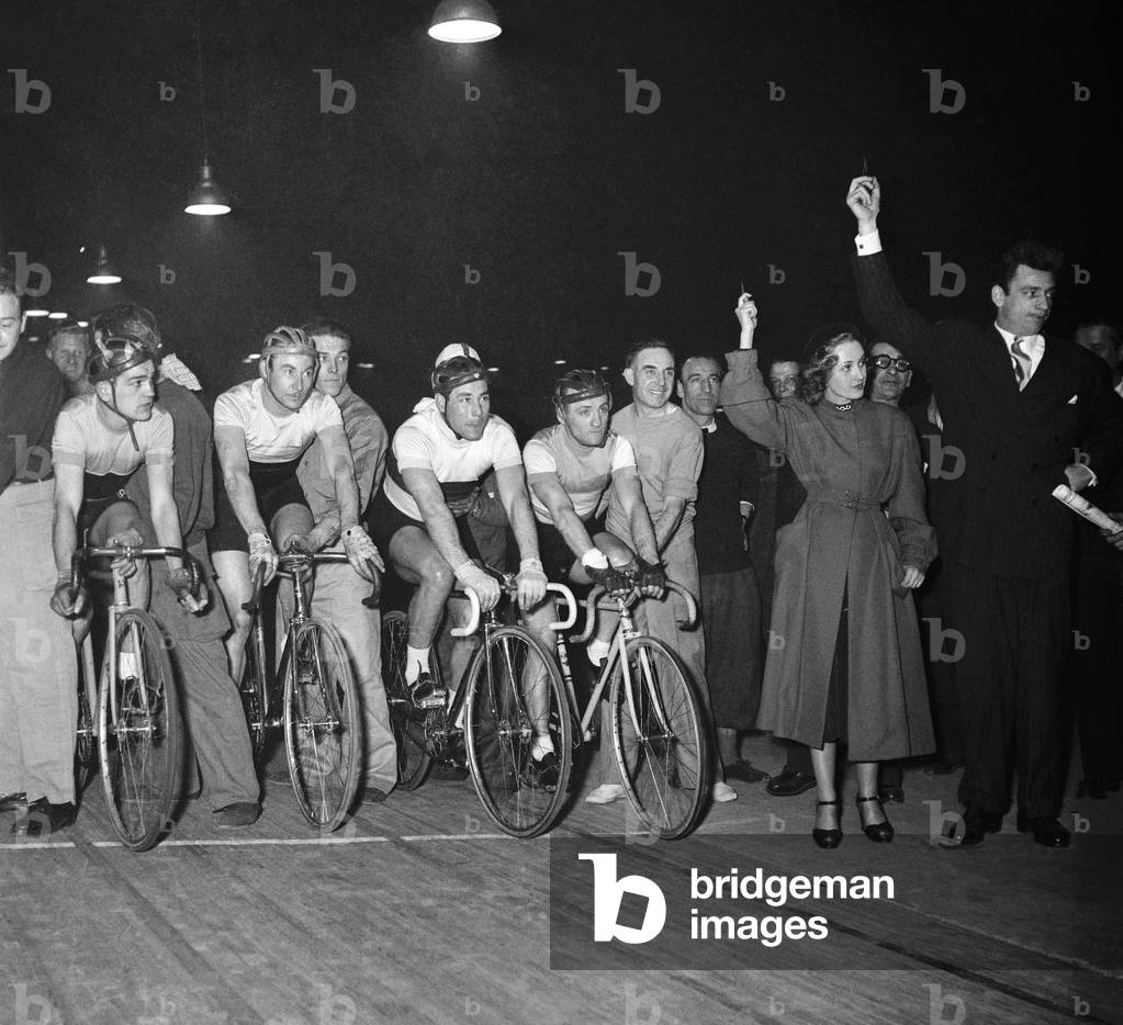 Immagine di Fotografia "I "Six jours de Paris" (eventi di ciclismo su pista)" 1949, b/w
