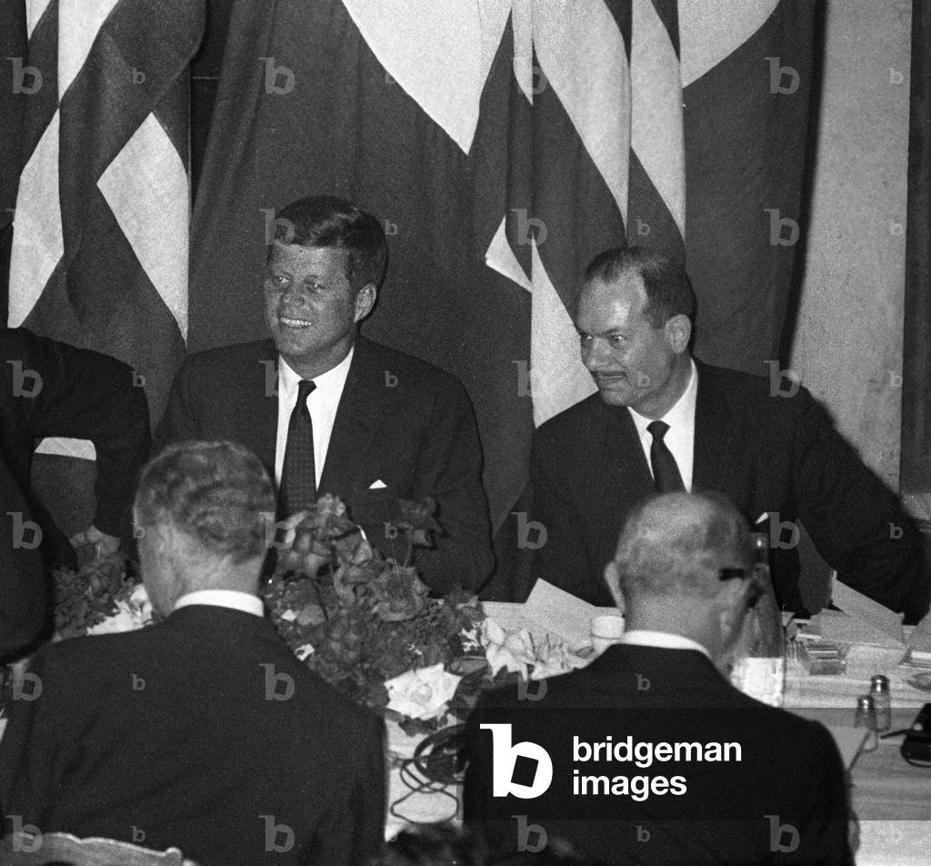 Immagine di Fotografia "Visita del presidente americano John F. Kennedy a Parigi: qui durante un pranzo organi